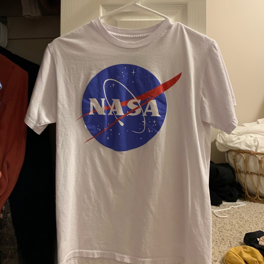 urban outfitters graphic nasa tee